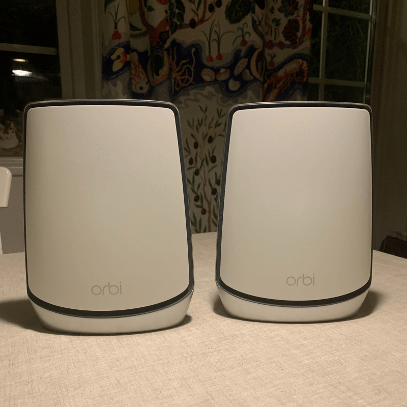 Netgear Orbi RBK852 the two devices