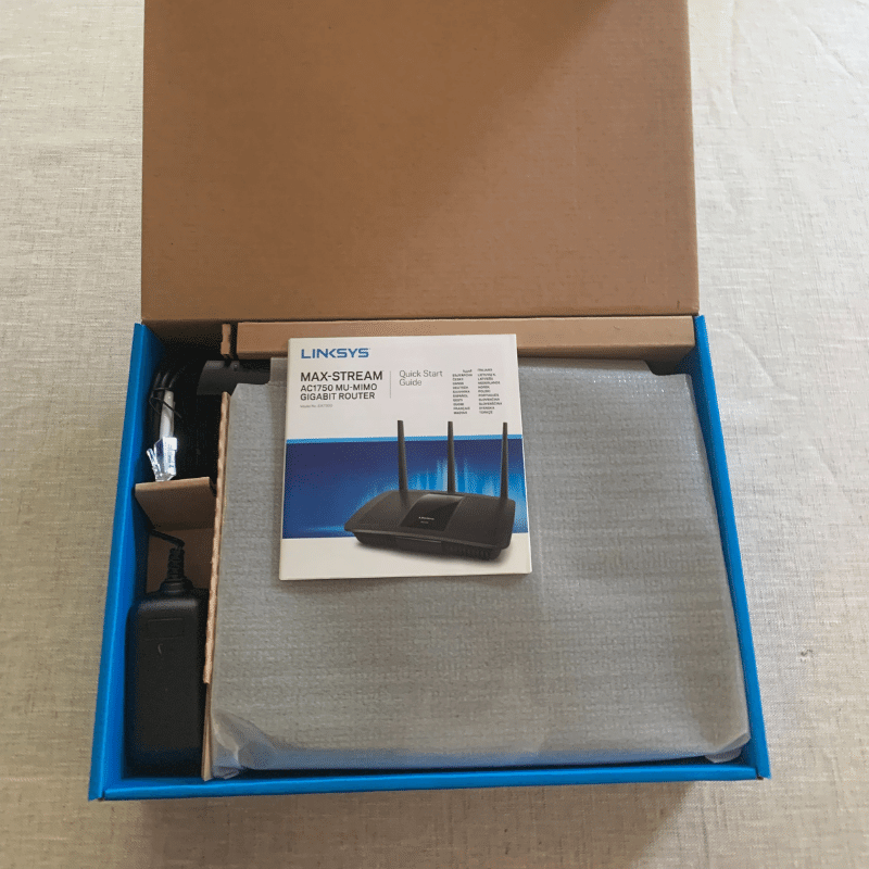 Linksys EA7300 in the box