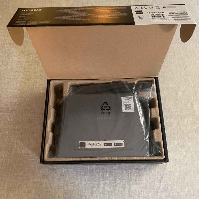 Netgear Nighthawk AC1900 R7000 in the box